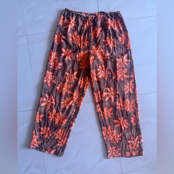 Victoria's Secret Black and Orange Casual Pants with Floral Design - Picture 14 of 16